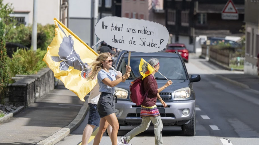 Manifestation à Amsteg contre le trafic de transit et de vacances