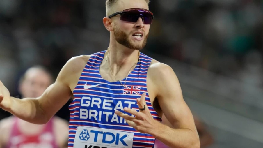 Josh Kerr bat le record du monde du mile à Londres en 3'42''66
