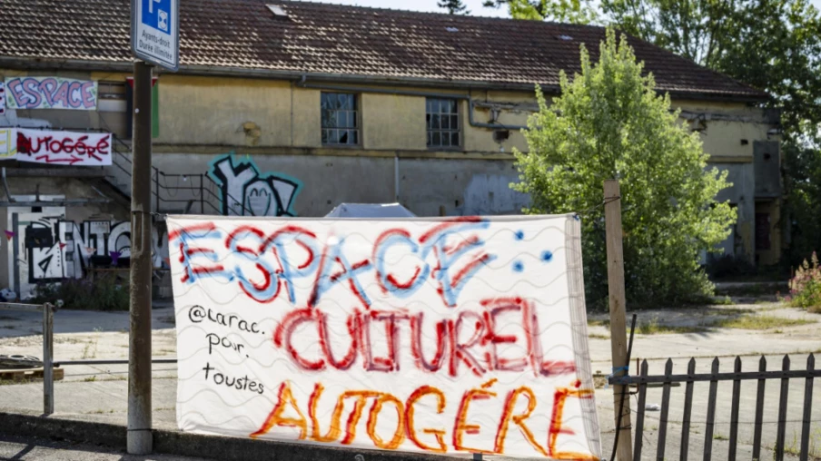 Début de la démolition des anciens abattoirs pollués de Serrières à Neuchâtel