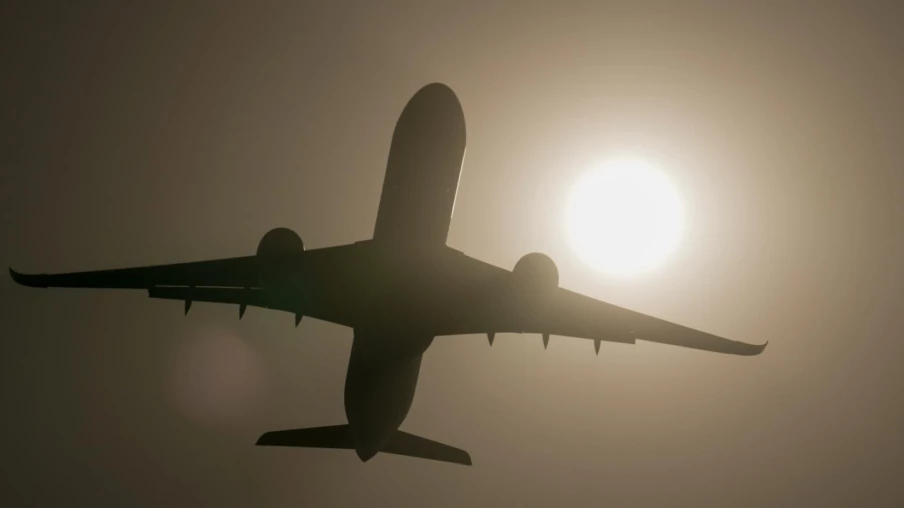 Airbus : commande de 6 A350 et de 2 contrats d'hélicoptères