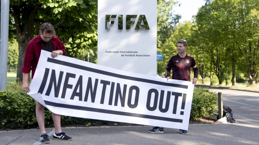 Des supporters manifestent à Zurich contre la FIFA et Infantino