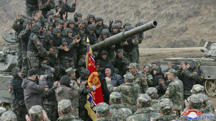 Moscou demande 30 000 soldats nord-coréens supplémentaires, dit Kiev
