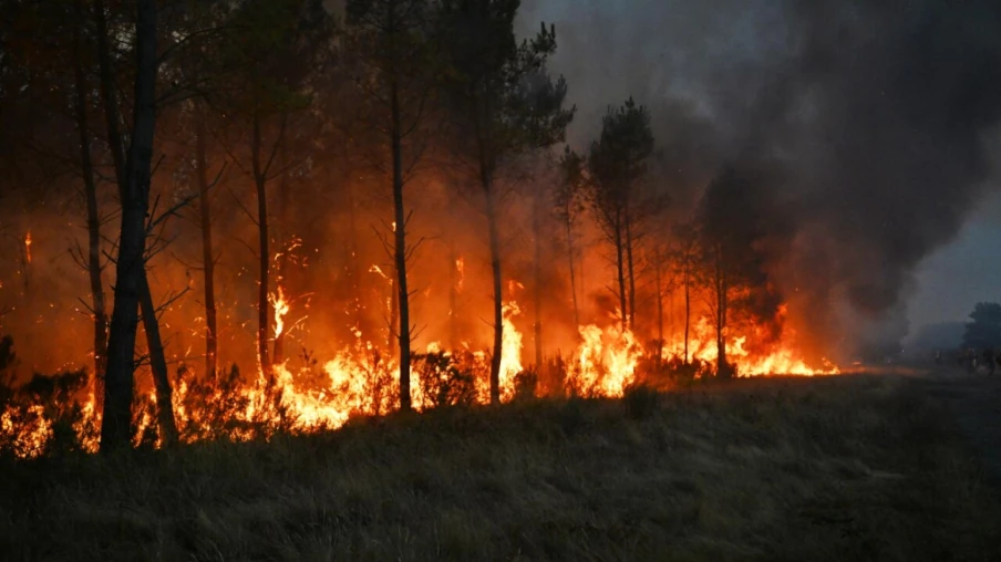 incendies en france et en espagne : chaleur et évacuations massives