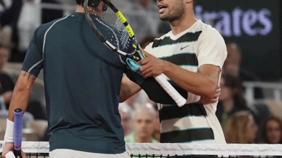 Carlos Alcaraz en finale de Roland-Garros après l'abandon de Lorenzo Musetti