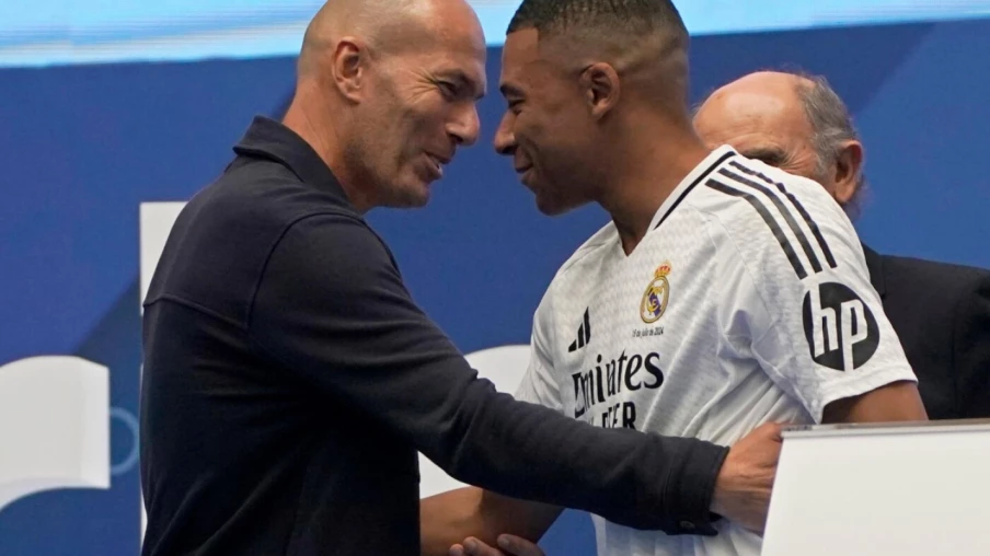Zinédine Zidane nommé sélectionneur des Bleus, successeur de Deschamps