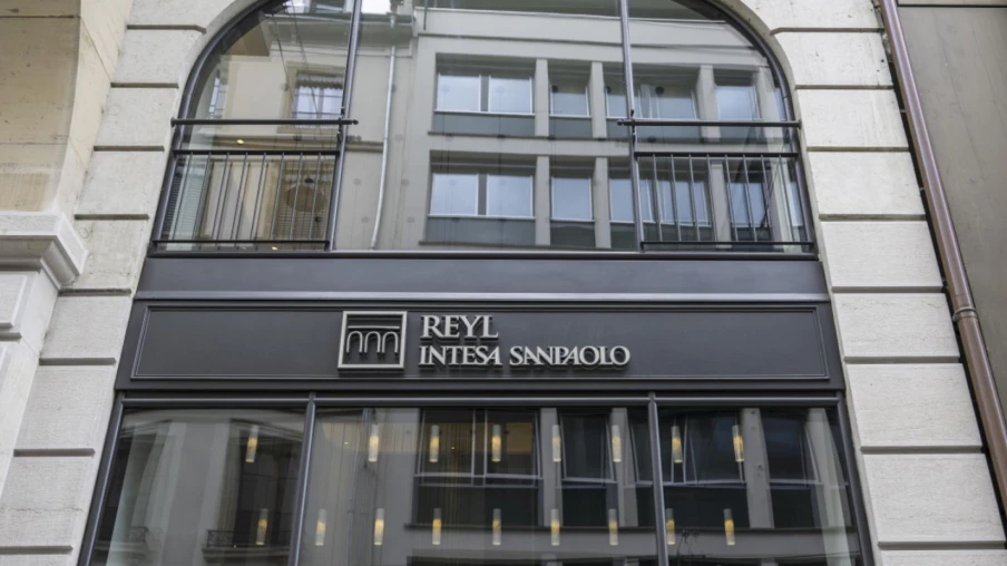 Intesa Sanpaolo signe un premier semestre record avec 5,6 milliards d'euros de bénéfice