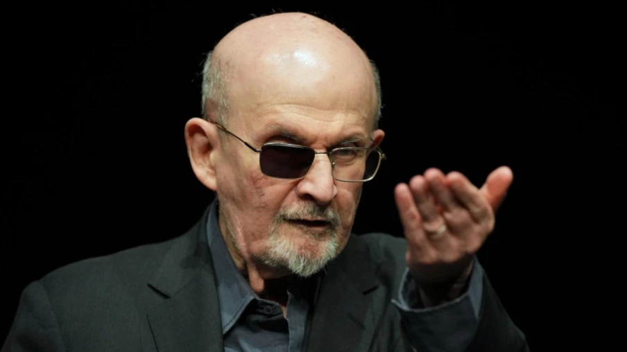 L'assaillant de Salman Rushdie reconnu coupable d'acte de terrorisme