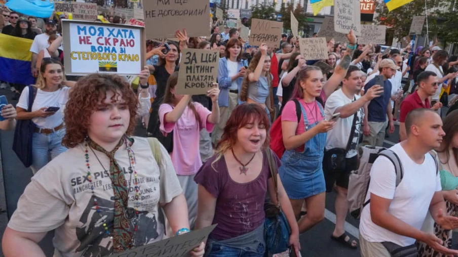 manifestation à kiev pour le retour de l’ex-ministre de la défense fedorov