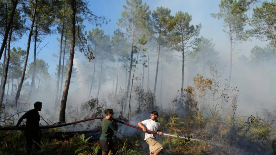 Incendies en Gironde : le mégafeu toujours contenu