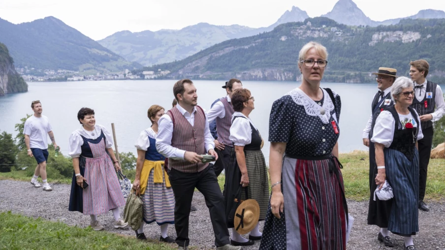 Des centaines de personnes en costume au Grütli pour le 1er août