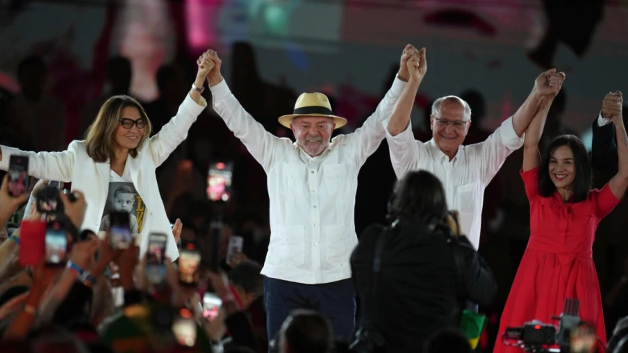 Lula se dit en pleine forme et vise un 4e mandat au Brésil