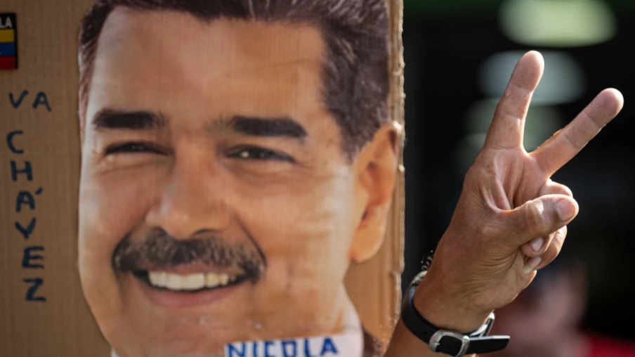Maduro déchu à New York salue le dialogue au Venezuela
