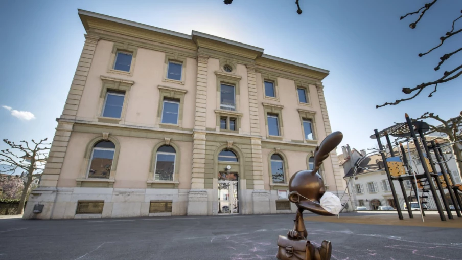 l'école Jacques-Dalphin à Carouge déménage dans un bâtiment provisoire