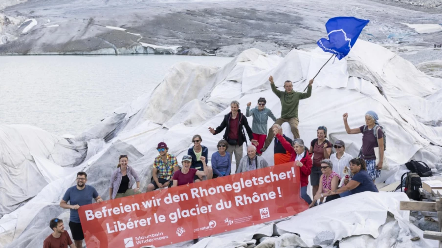 Glacier du Rhône : pétition écologiste contre la grotte touristique déposée