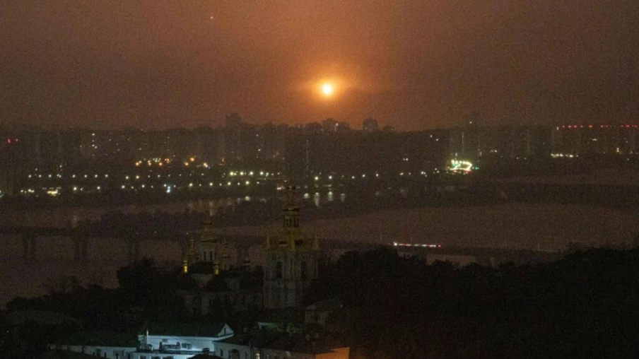 Ukraine : fortes explosions à Kiev pendant une alerte aérienne