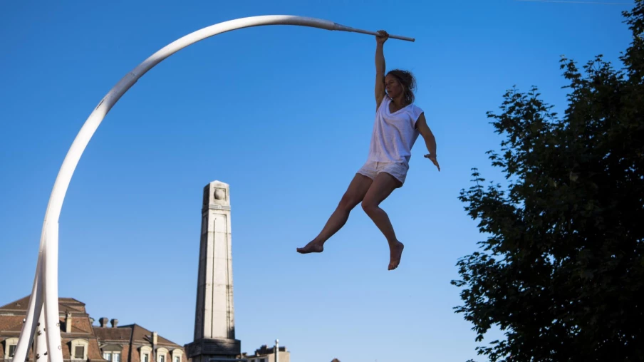 Spectacle de cirque gratuit au parc des Eaux-Vives pour clôturer la saison 2024-2025 de la Comédie de Genève