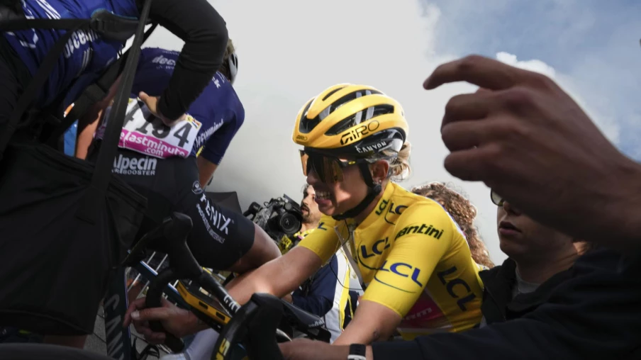 Niewiadoma s'impose au mont Ventoux et prend le maillot jaune