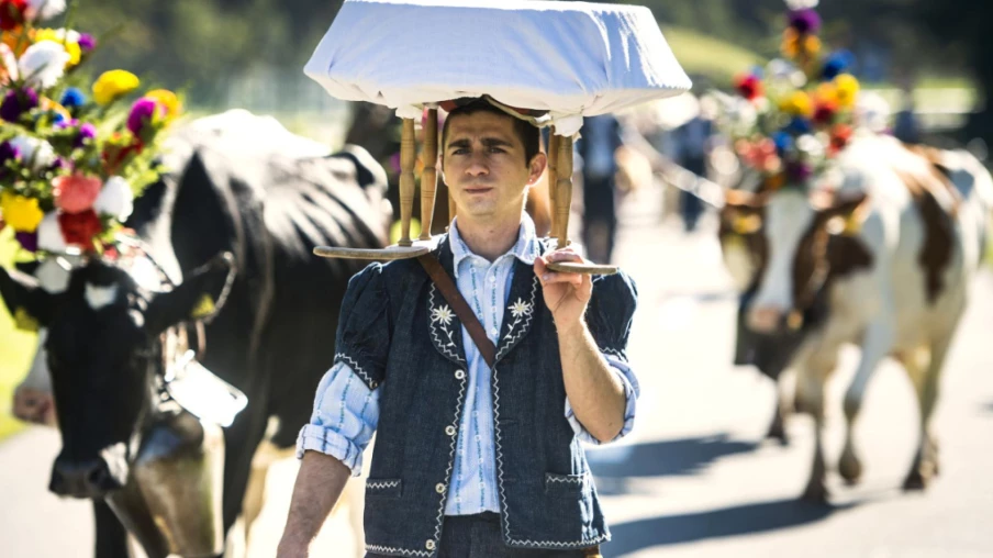 Fête de la Gruyère à Crans-Montana : hommage aux sapeurs-pompiers