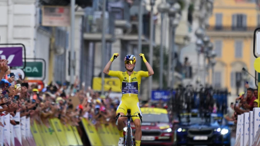 Demi Vollering remporte le Tour de France féminin, Reusser chute