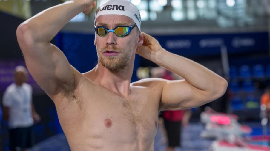 mityukov 5e des séries du 200 m dos, bucca en demi-finales