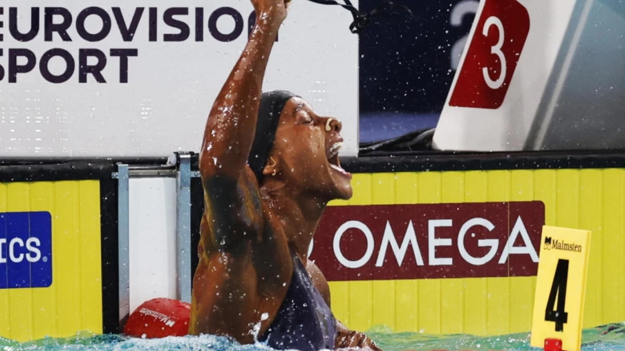 Sara Curtis bat le record du monde du 50 m dos aux Européens