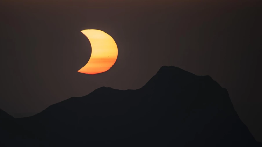 Éclipse solaire en Suisse : de nombreuses personnes réunies partout