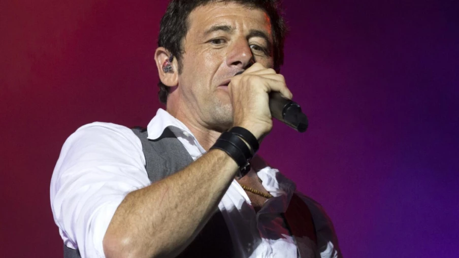 Patrick Bruel : contrôle judiciaire assoupli et départ autorisé