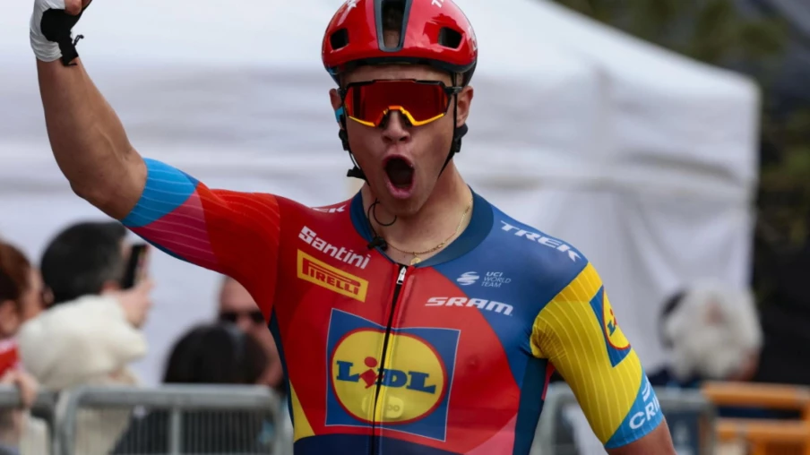 Jonathan Milan remporte l’étape 2 du Critérium du Dauphiné et prend le maillot jaune