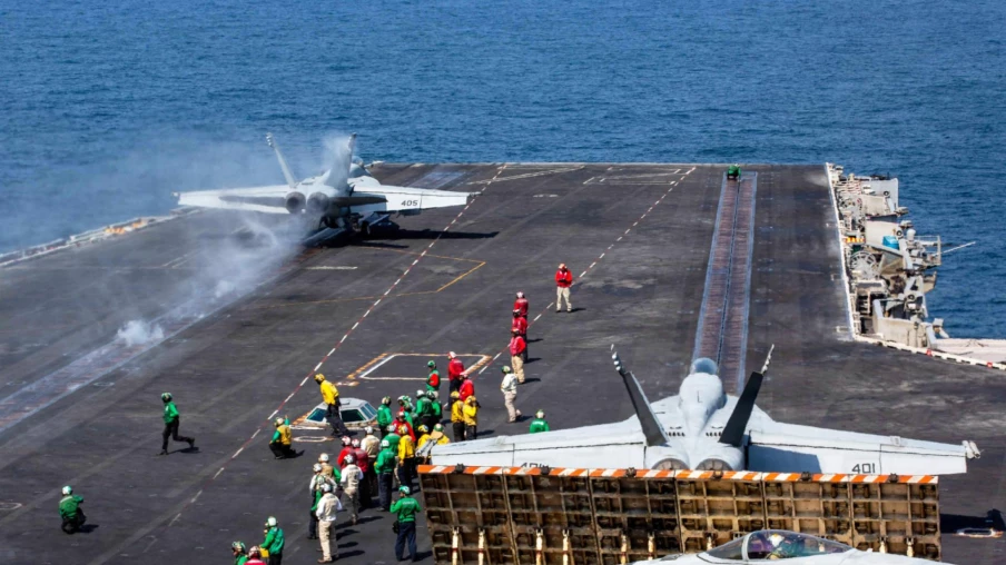 Un nouveau porte-avions américain arrive au Moyen-Orient en remplacement de l'Abraham Lincoln