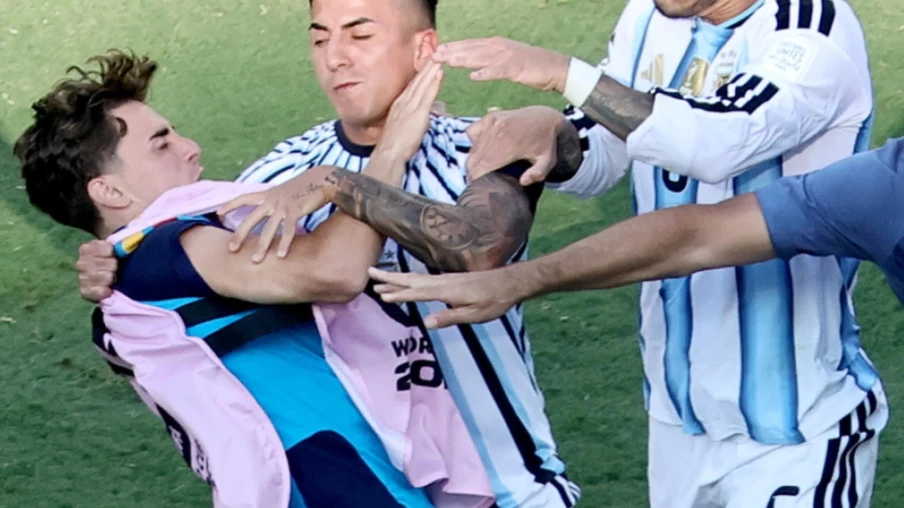 Paredes et Molina suspendus par la FIFA après les incidents du Mondial