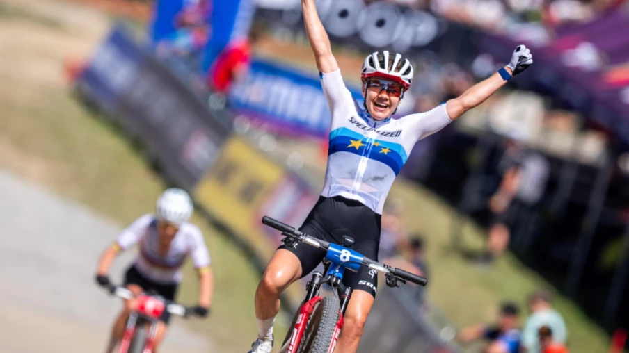 Sina Frei réalise le doublé à Les Gets en Coupe du monde de VTT