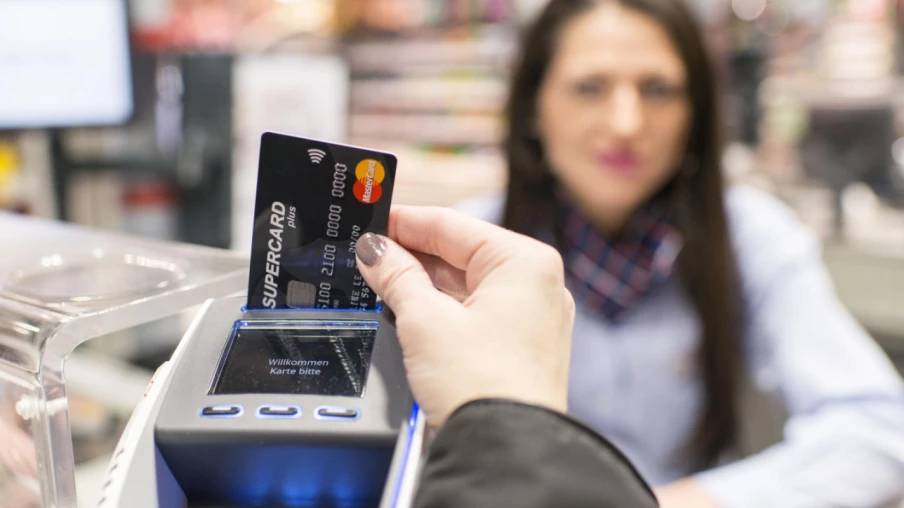Paiement par carte hors ligne bientôt possible en Suisse