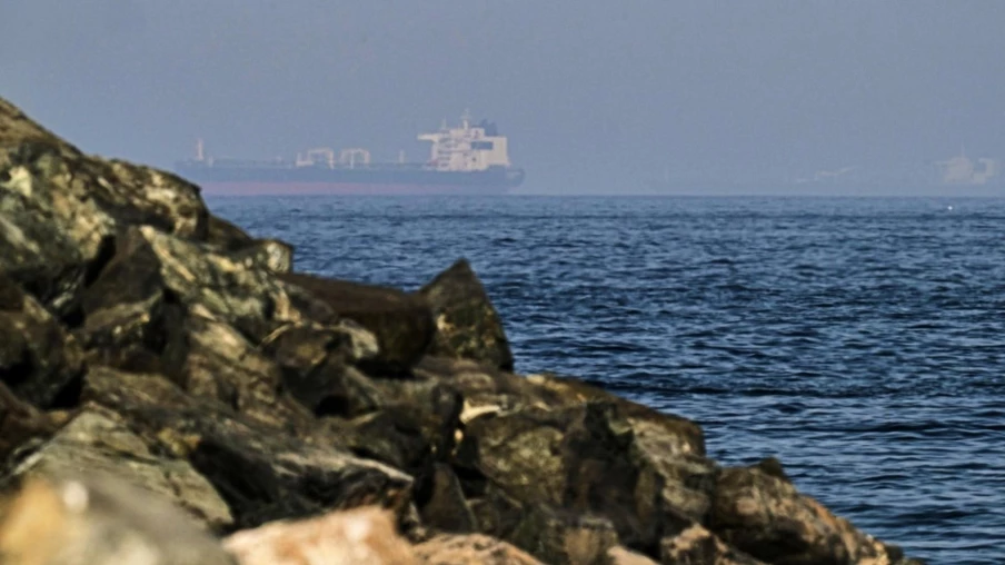 Un pétrolier touché par un projectile inconnu au large d'Oman