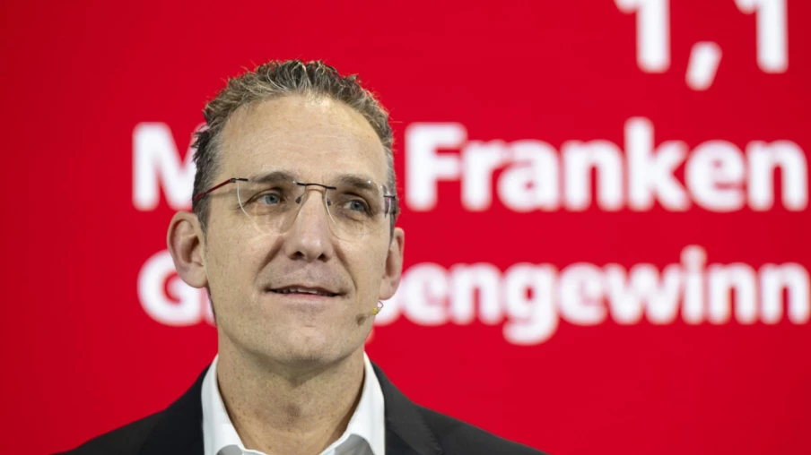 Raiffeisen : bénéfice semestriel en hausse et réduction des coûts