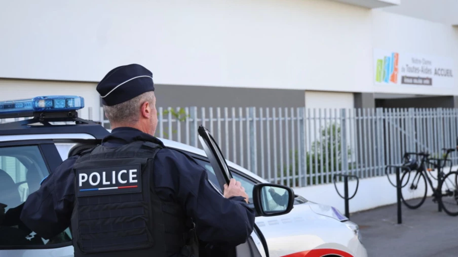 Surveillante poignardée mortellement par un collégien devant un collège à Nogent