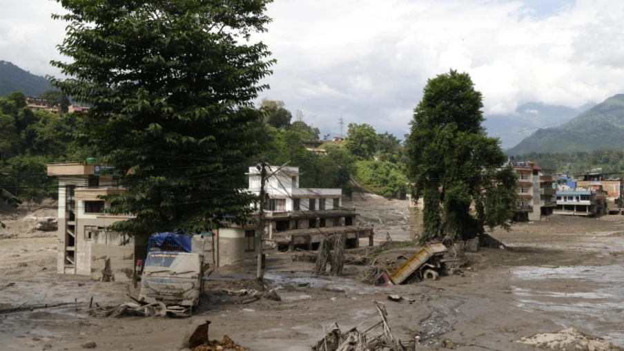 Au Népal, des torrents de boue font au moins 19 morts et 384 disparus