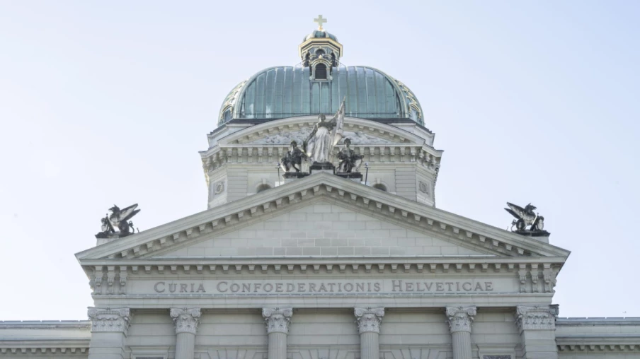 Près de 40% des Suisses favorables à l'exclusion électorale de certains partis selon une étude 2024