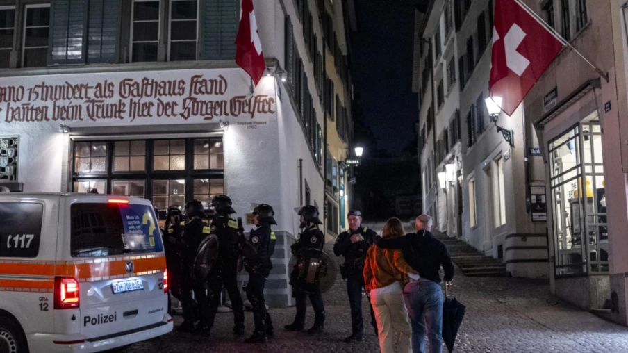 Des militants occupent le Lindenhof à Zurich pour protester contre la migration