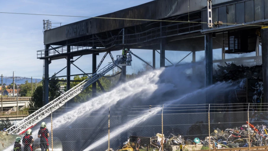 Incendie à Ecublens : causes encore inconnues, autoroute fermée