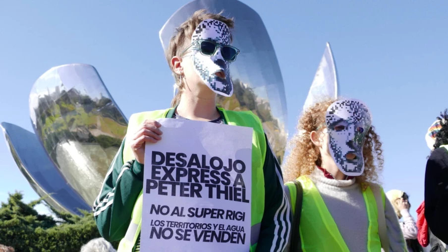 Argentine : manifestation contre Peter Thiel, cofondateur de Palantir