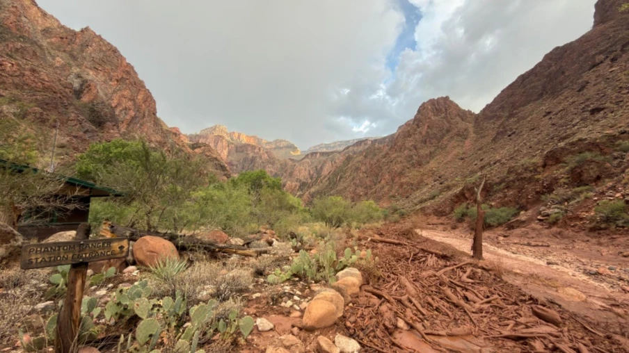 Crue soudaine au Grand Canyon : plus de 20 personnes recherchées