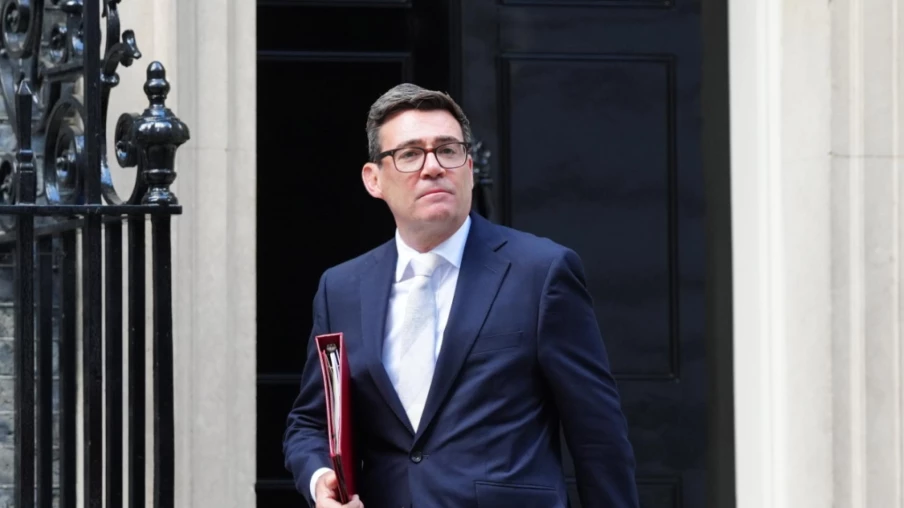 Burnham promet un contrôle public accru sur l’eau et les services essentiels