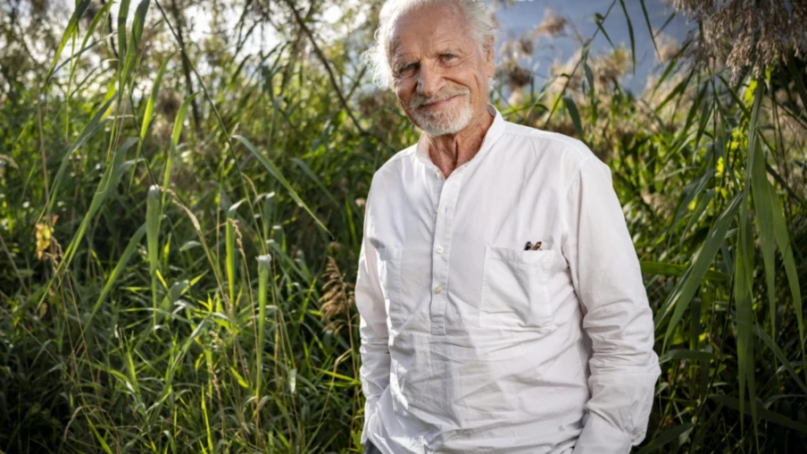 Yann Arthus-Bertrand en Valais pour photographier les habitants en parlant d'amour