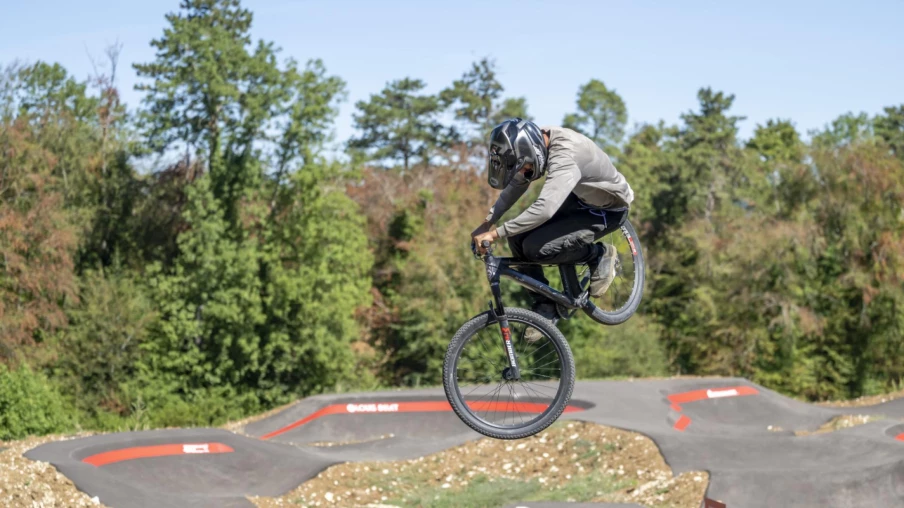 Le plus grand bike park de Romandie ouvre à Porrentruy samedi