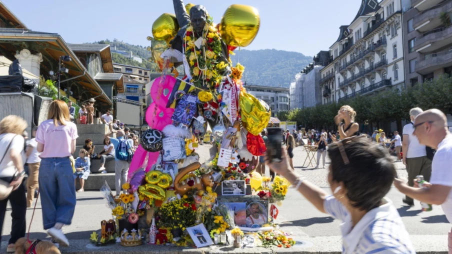 Des milliers de fans célèbrent les 80 ans de Freddie Mercury à Montreux