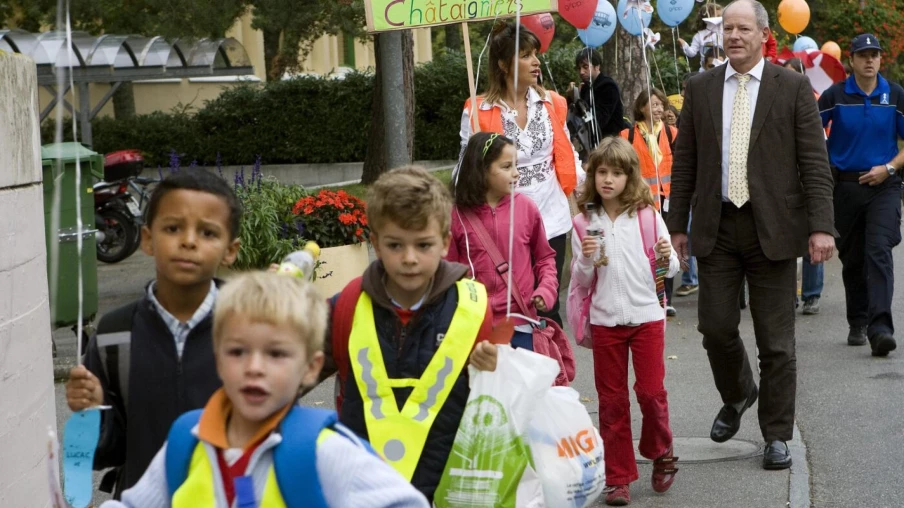 Trajet scolaire dangereux : l’ATE réclame des chemins piétons sûrs