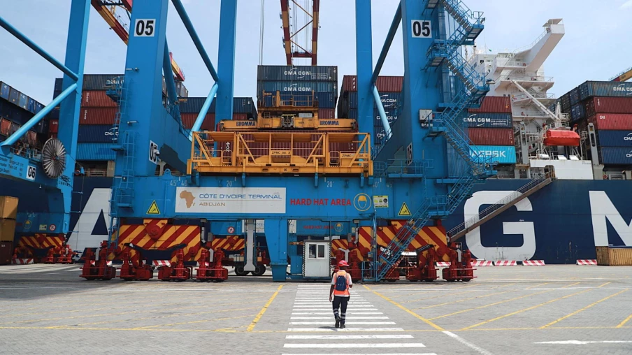 Commerce extérieur chinois en hausse en août, porté par l’IA