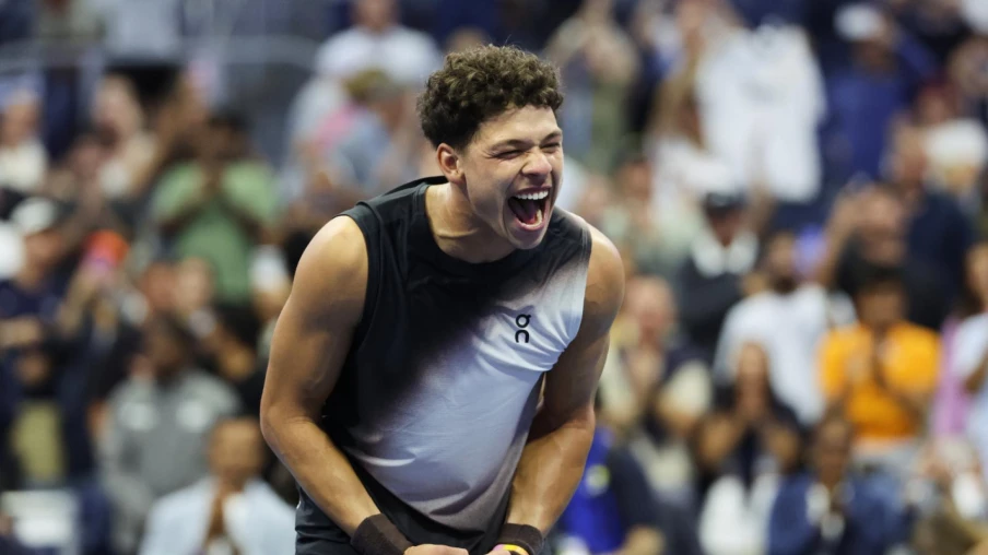 Ben Shelton élimine Carlos Alcaraz dans un quart de finale marathon à New York