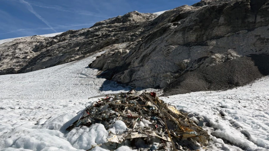 Débris d’un avion de 1963 retrouvés sur un glacier uranais