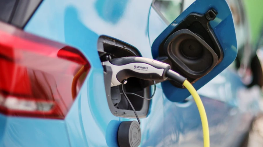 Les voitures électriques progressent encore en août en Suisse